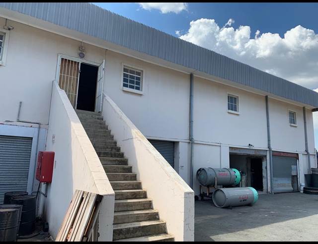 1,550M² WAREHOUSE TO LET IN EASTLEIGH