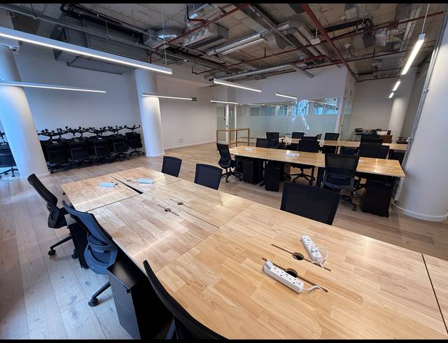 105M² SERVICED OFFICE TO LET IN ROSEBANK