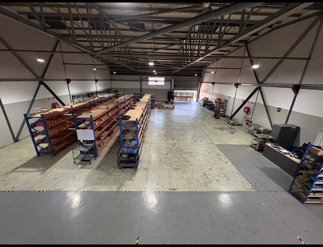 735M² WAREHOUSE TO LET IN JET PARK