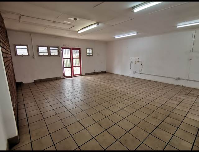 56M² RETAIL TO LET IN VALHALLA