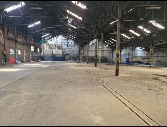 4,000M² WAREHOUSE TO LET IN NEWTOWN