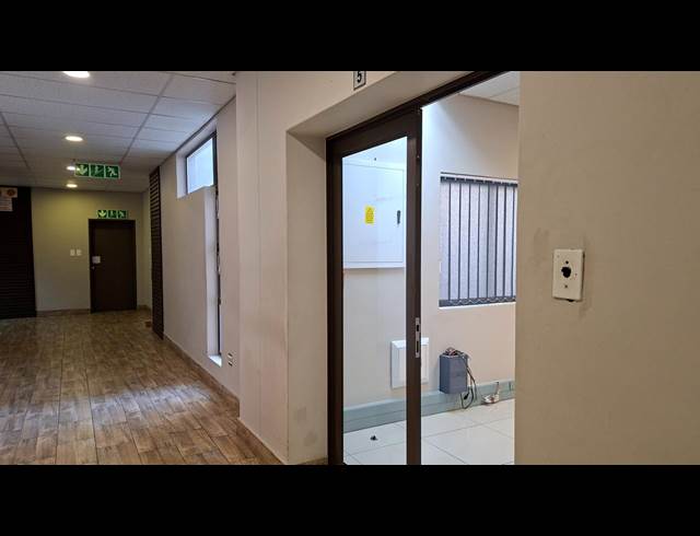 78M² OFFICE TO LET IN SONHEUWEL