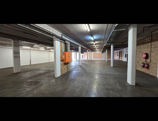 3,401M² WAREHOUSE TO LET IN WELTEVREDEN PARK
