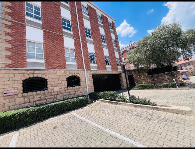 369M² OFFICE TO LET IN FOURWAYS