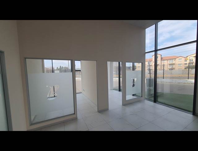 1,300M² WAREHOUSE TO LET IN ORMONDE