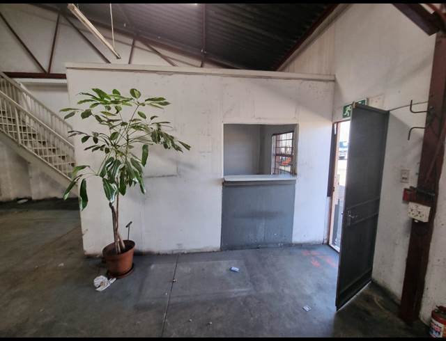 272M² WAREHOUSE TO LET IN STEELEDALE