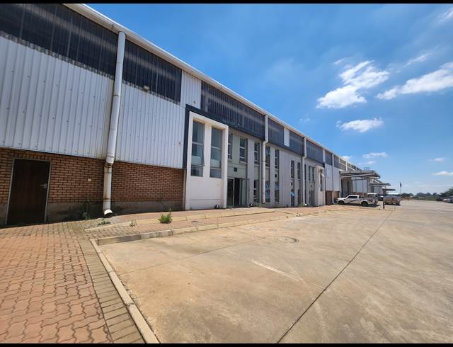 1,821M² WAREHOUSE TO LET IN OLIFANTSFONTEIN