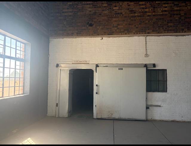 423M² WAREHOUSE TO LET IN CITY DEEP