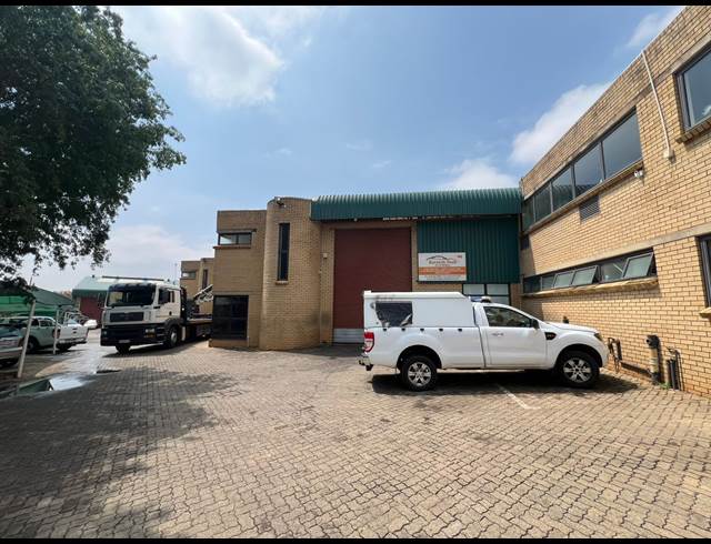 543M² WAREHOUSE TO LET IN ROOIHUISKRAAL