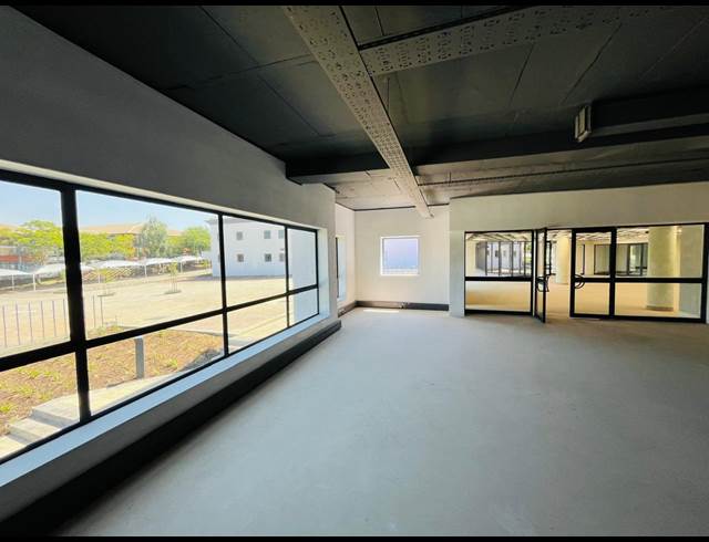 565M² OFFICE TO LET IN VORNA VALLEY