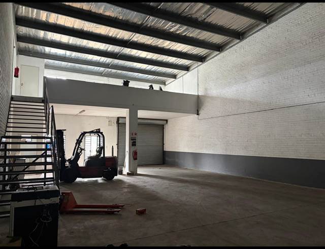 214M² WAREHOUSE TO LET IN CITY DEEP