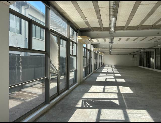 241M² BUILDING TO LET IN WOODSTOCK