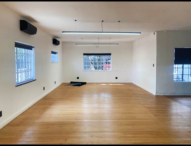 220M² OFFICE TO LET IN EMMARENTIA