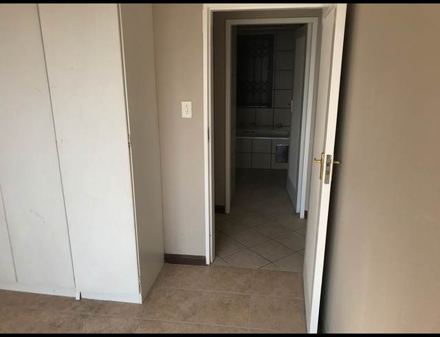3 bed property to rent in CONSTANTIA KLOOF