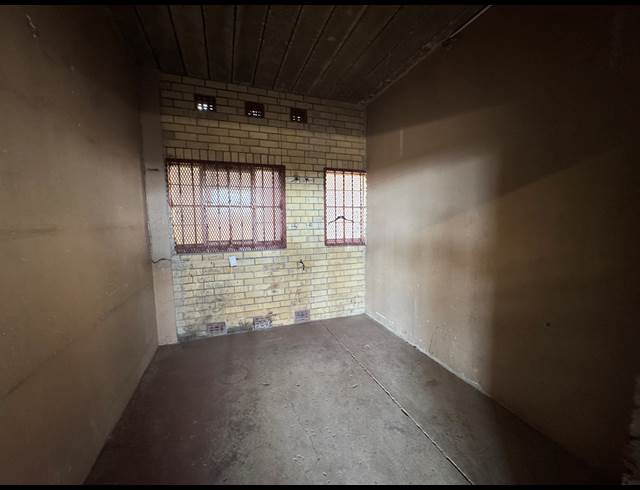 1,200M² WAREHOUSE TO LET IN ROODEPOORT CENTRAL