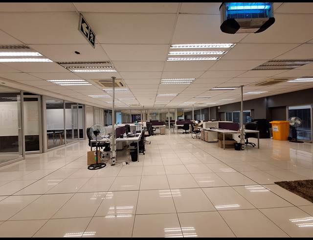 2,221M² SHOWROOM TO LET IN NORTH RIDING