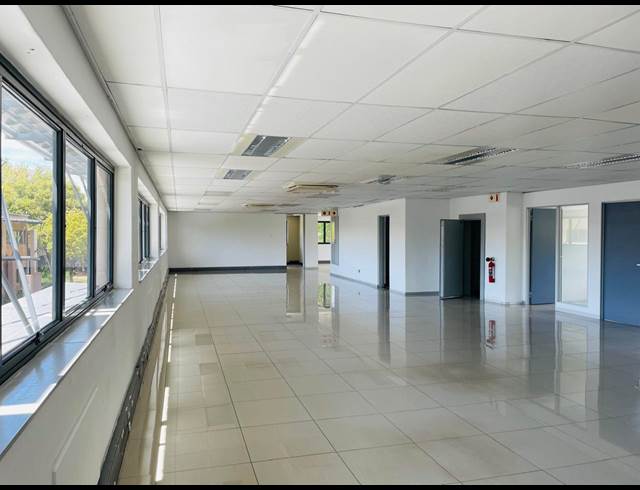 303M² OFFICE TO LET IN RANDJESPARK