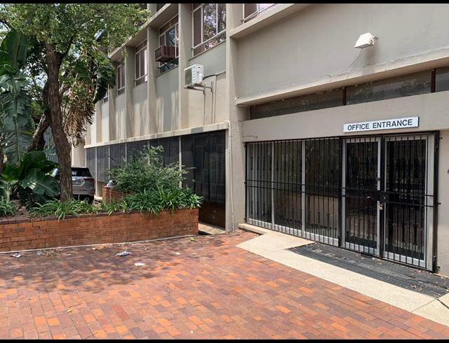 2,555M² WAREHOUSE TO LET IN KEW