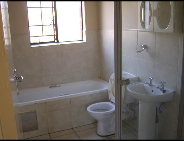 2 bed property to rent in SONNEVELD