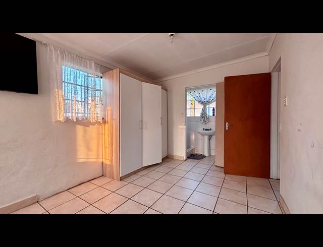 2 BEDROOM HOUSE TO LET IN SONHEUWEL