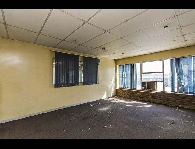9,946M² WAREHOUSE TO LET IN WYNBERG