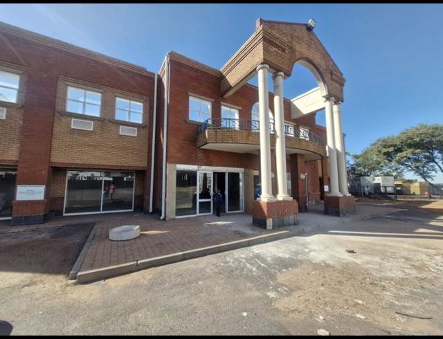 1,144M² RETAIL TO LET IN DIE HEUWEL