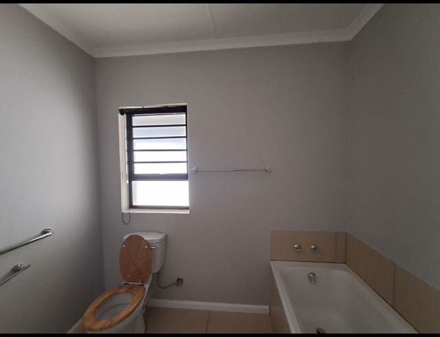 2 bed property to rent in REUNION PARK