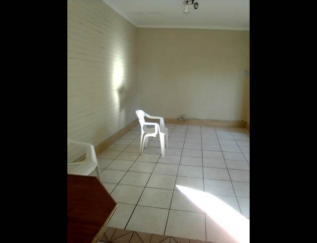 1 bed property to rent in DAGGAFONTEIN