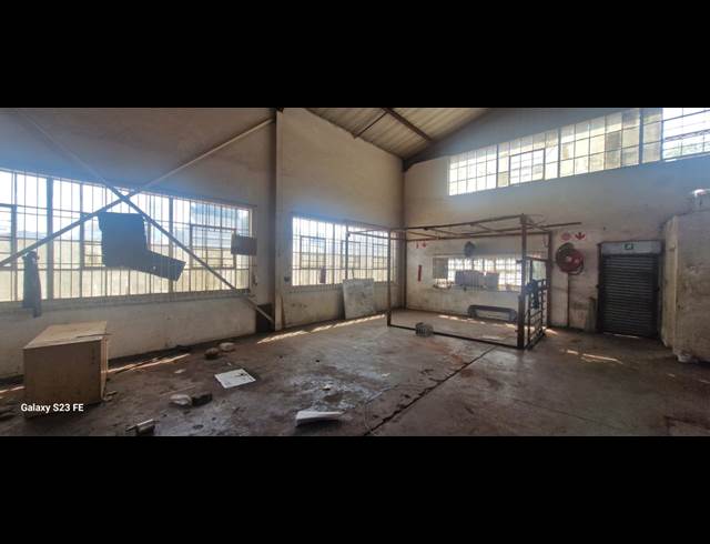 280M² WAREHOUSE TO LET IN TROYEVILLE