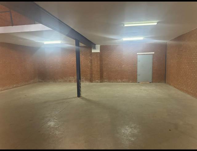 287M² WAREHOUSE TO LET IN CROWN