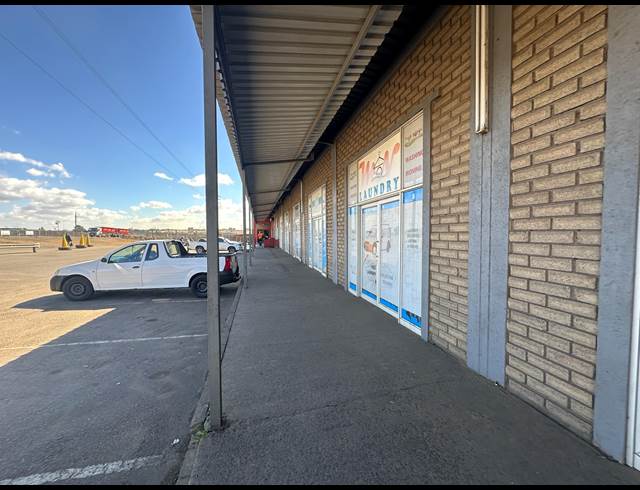 80M² RETAIL TO LET IN NAAUWPOORT