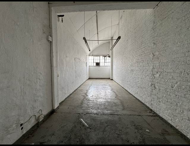 1,400M² WAREHOUSE TO LET IN INDUSTRIA WEST