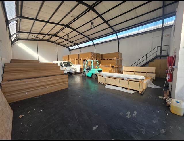 420M² WAREHOUSE TO LET IN MARCONI BEAM INDUSTRIA