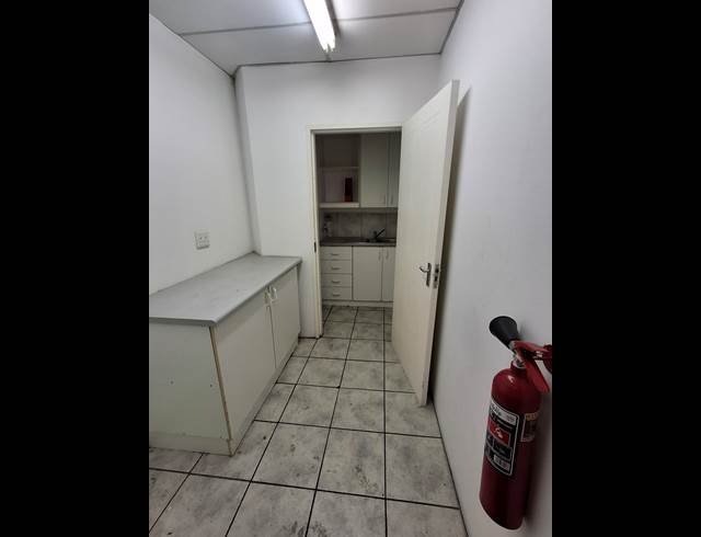 275M² BUSINESS TO LET IN VINCENT