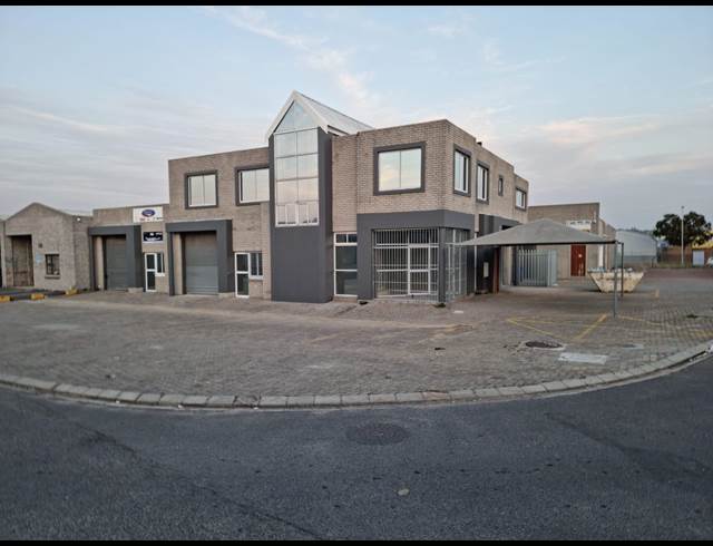 311M² WAREHOUSE TO LET IN OKAVANGO PARK
