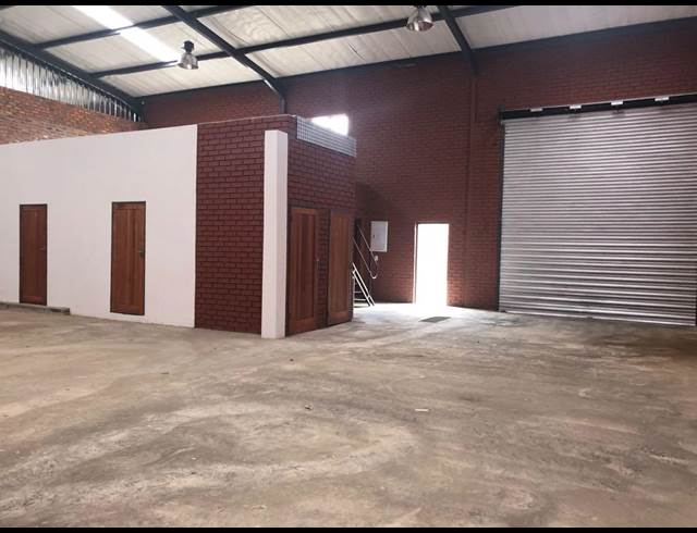 300M² WAREHOUSE TO LET IN HALFWAY HOUSE