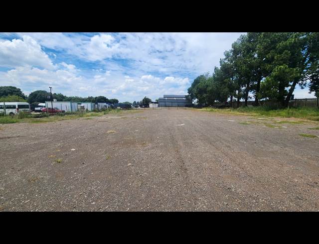 4,700M² INDUSTRIAL YARD TO LET IN RASLOUW