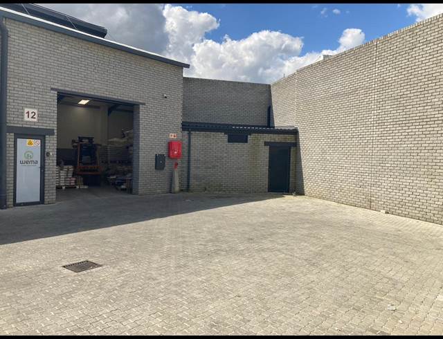 247M² WAREHOUSE TO LET IN KLEIN DRAKENSTEIN