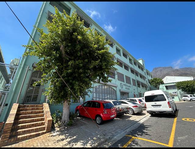 108M² BUILDING TO LET IN WOODSTOCK