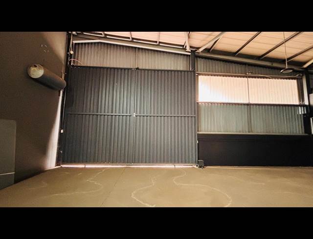 2,442M² WAREHOUSE TO LET IN DUNCANVILLE