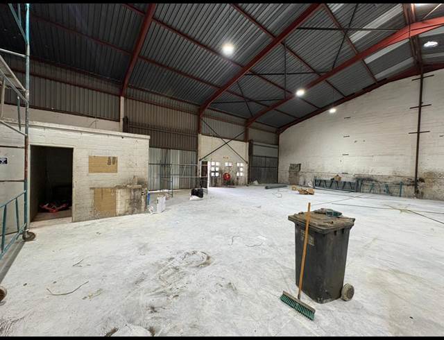 400M² WAREHOUSE TO LET IN STRAND CENTRAL