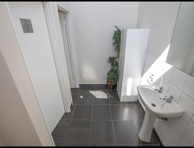 640M² SHOWROOM TO LET IN KRAMERVILLE