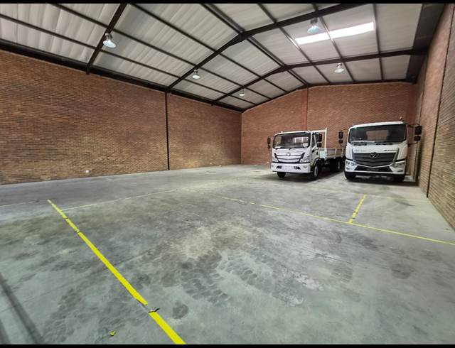 530M² WAREHOUSE TO LET IN POMONA