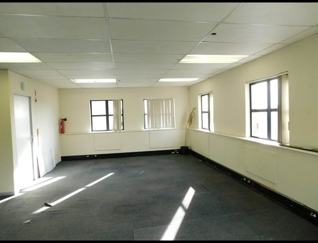 119M² OFFICE TO LET IN FERNDALE