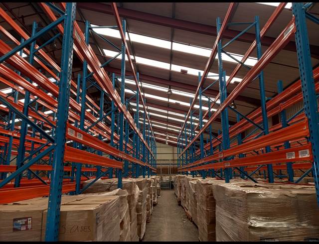 1,530M² WAREHOUSE TO LET IN POMONA