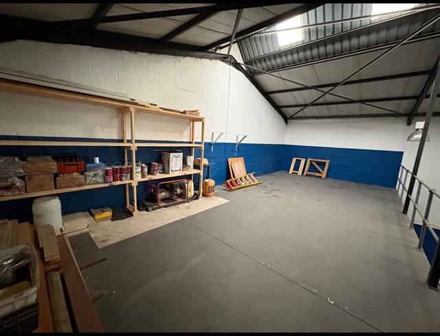 290M² WAREHOUSE TO LET IN STRAND CENTRAL