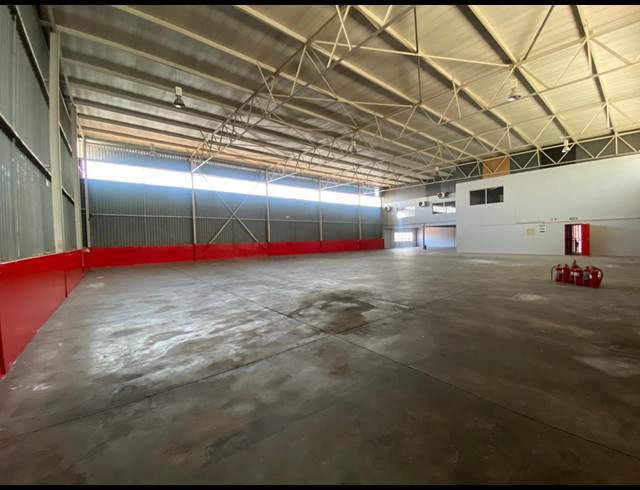 1,261M² WAREHOUSE TO LET IN HALFWAY HOUSE