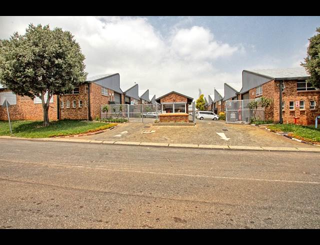 291M² WAREHOUSE TO LET IN ROBERTVILLE