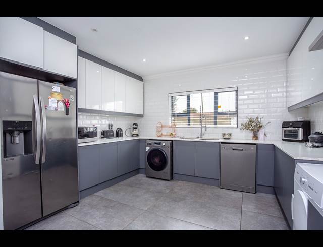 5 BEDROOM FREEHOLD RENTED IN WETTON