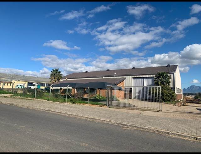 991M² WAREHOUSE TO LET IN WELLINGTON CENTRAL